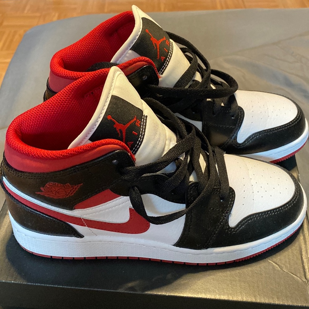 Air Jordan 1 Mid Big Kids